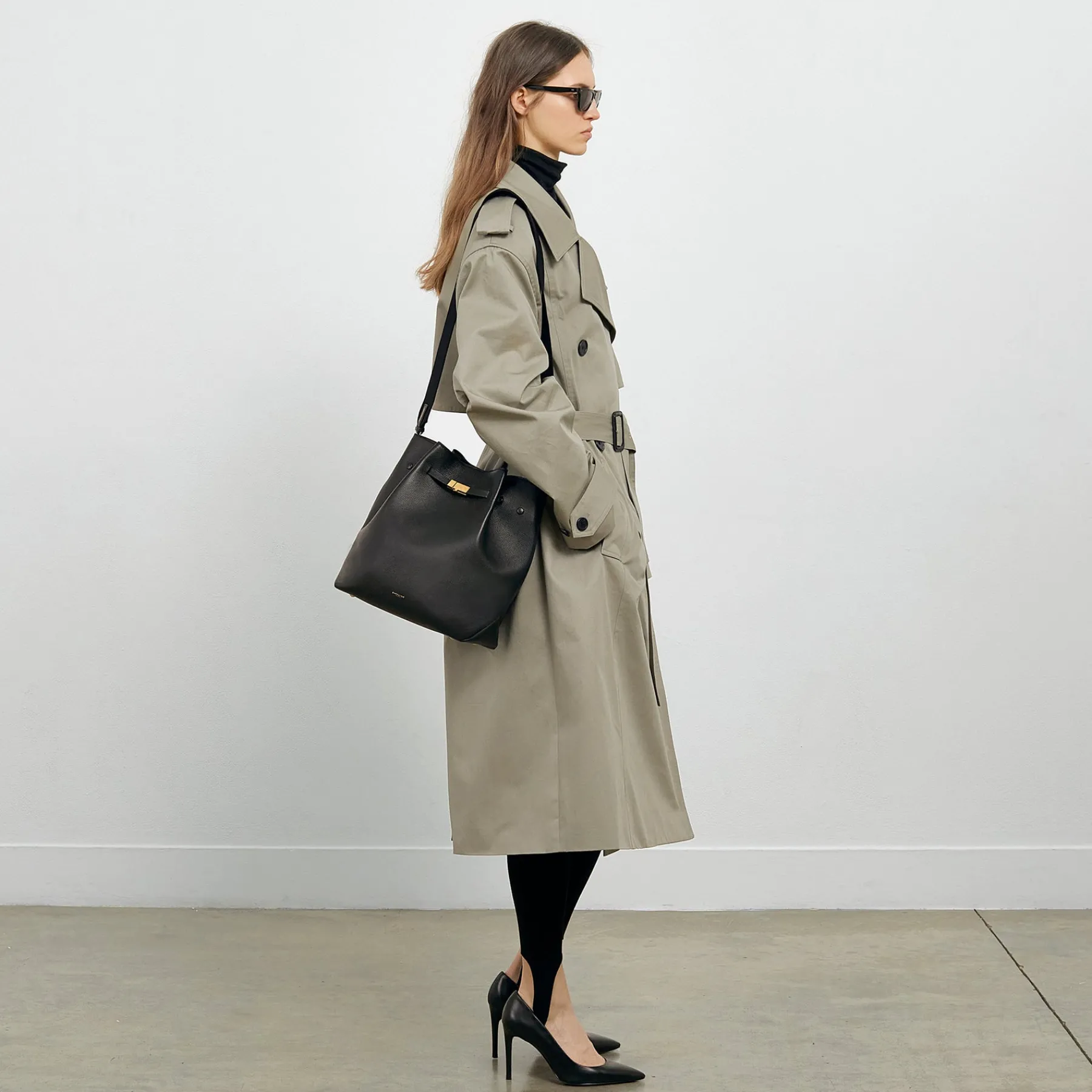 Discount DeMellier The New York Large Bucket Khaki Small Grain